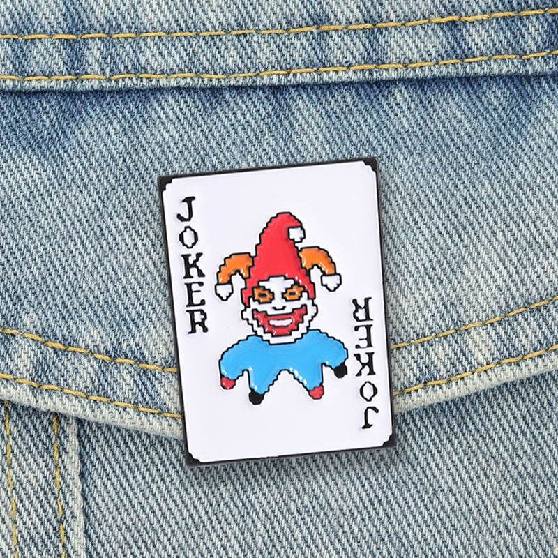 Joker Gaming Accessories - เข็มกลัดโป๊กเกอร์โจ๊กเกอร์ลายพิกเซล อาร์ต โจ๊กเกอร์ การ์ด บัตร ป้ายติดเสื้อ